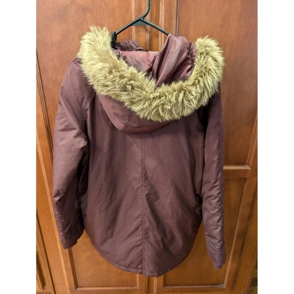 Old Navy Women's Faux Fur Hooded Burgundy Puffer Coat Jacket Size M - Picture 6 of 8